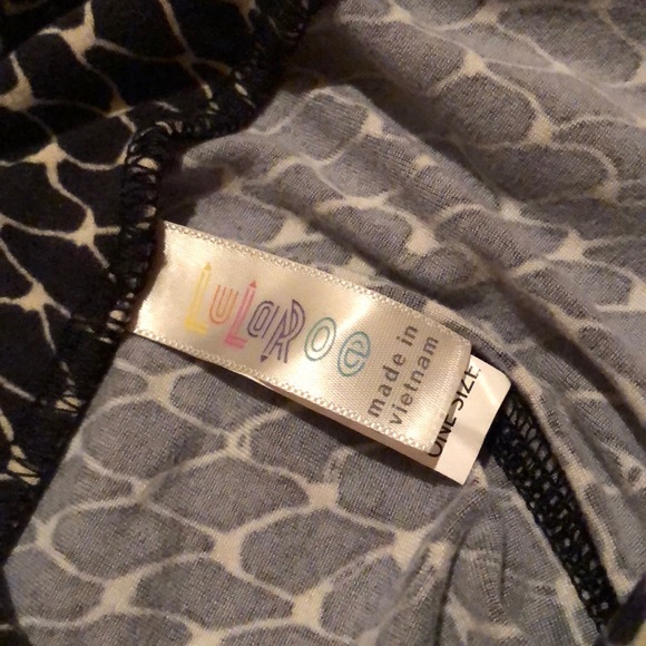 LuLaRoe black scale print leggings - Picture 5 of 7